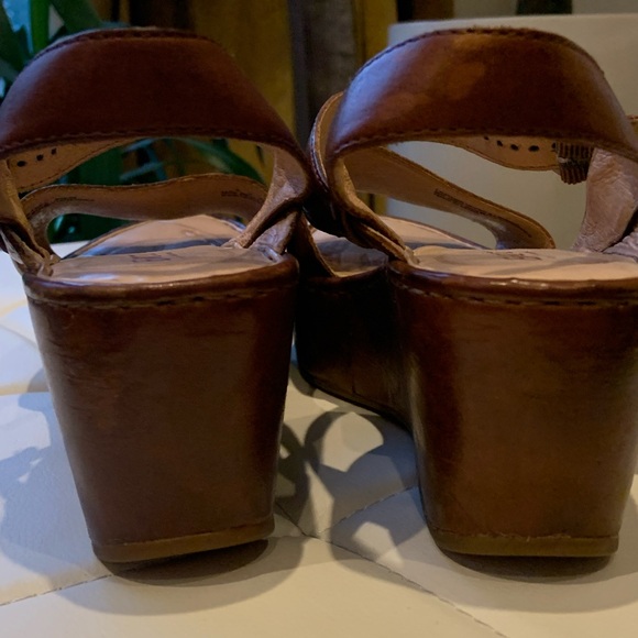 Beautiful Brown wedge bar sandal - Picture 5 of 6